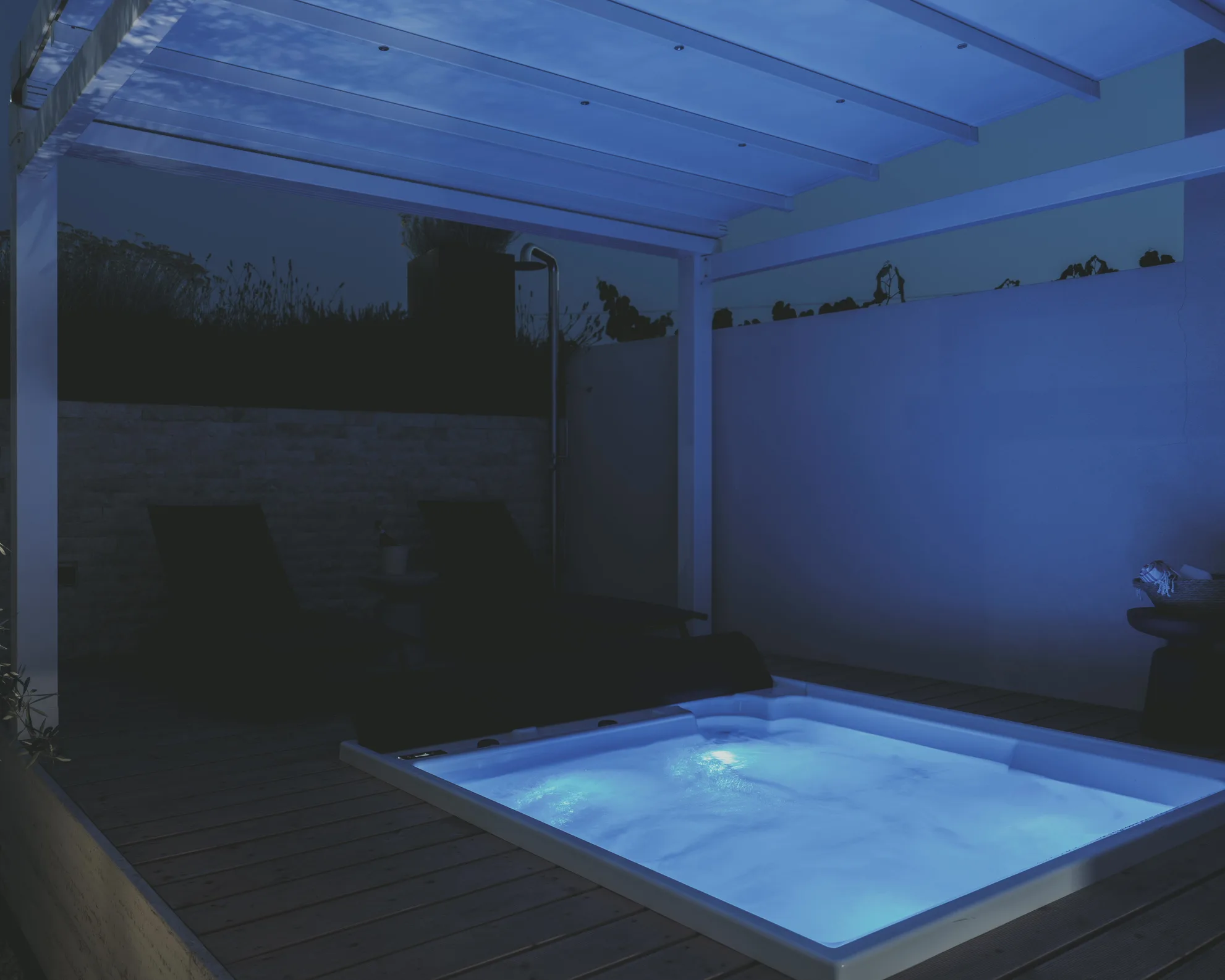Villa Al Borgo — Piscina e giardino